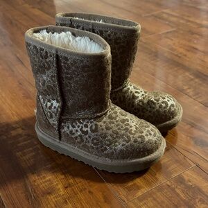 Cozy Leopard Print Ugg Boots